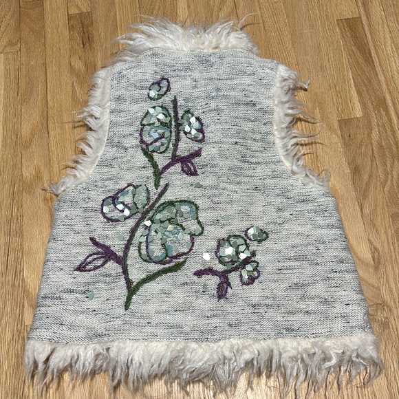 Anthropologie Sleeveless Floral Embroidered Beaded Faux Fur Vest - Picture 7 of 8